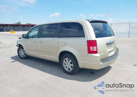 2010 Chrysler Town & Country New Lx z USA, uszkodzony, nr VIN 2A4RR2D11AR456439